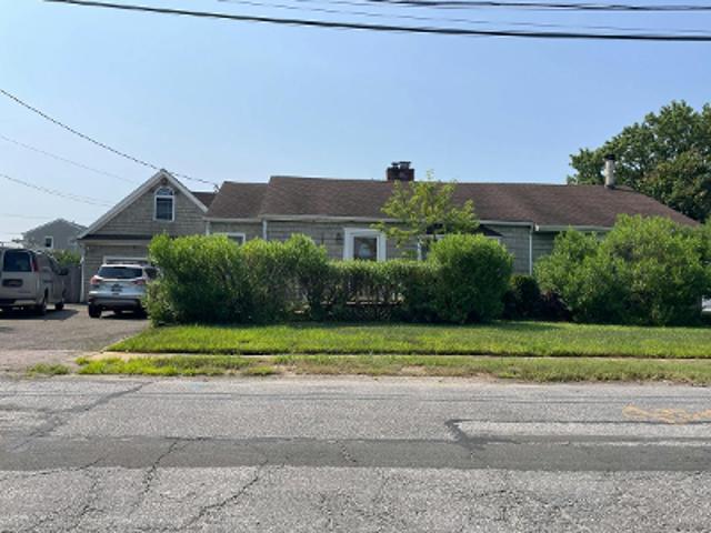 House for sale in Copiague, Town of Babylon