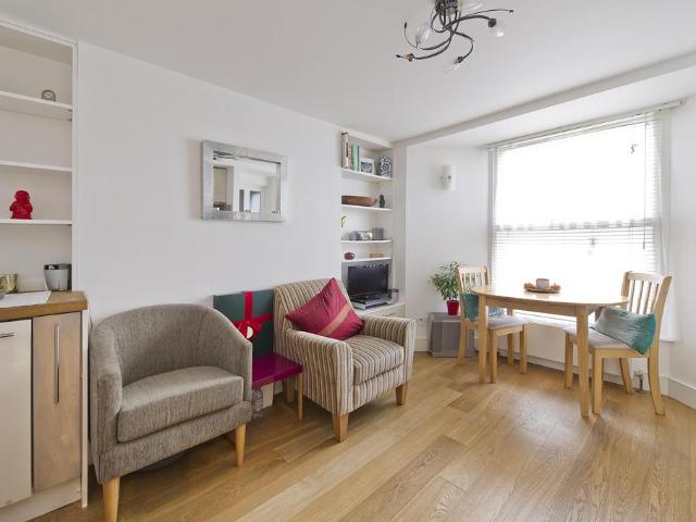 Apartment for rent in Brook Green, Greater London