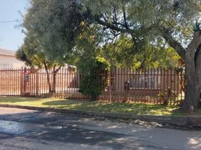 House for sale in Mohlakeng, Gauteng