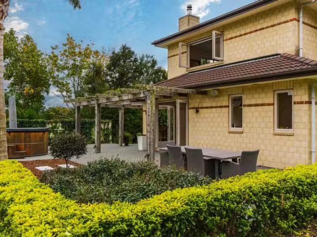House for rent in Oratia