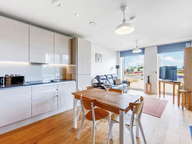 Apartment for rent in London Borough of Hounslow, Isle Of Man