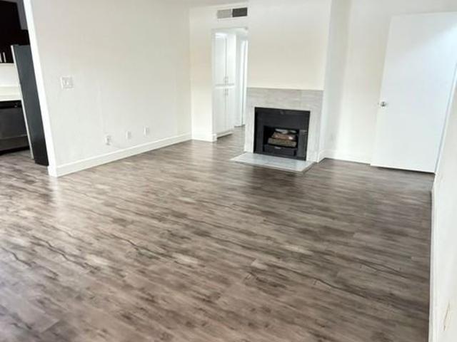 Apartment for rent in Canoga Park, California