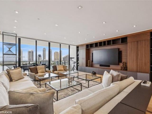 Condo for sale in Aventura