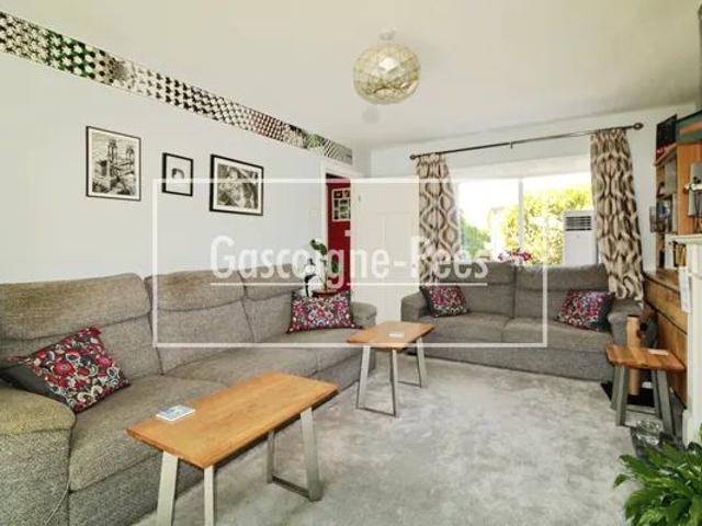 House for rent in Blackhills, Surrey