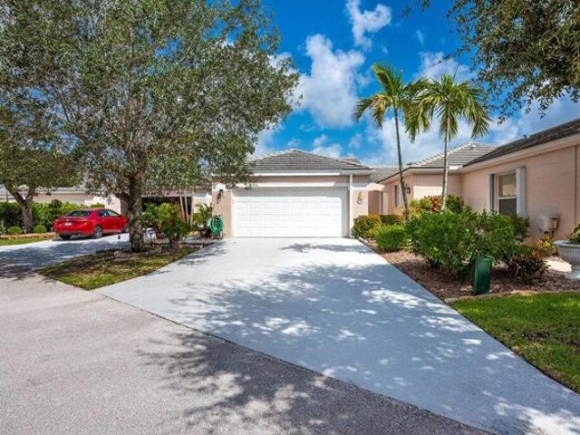 House for sale in Greenacres
