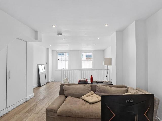 House for rent in Limehouse, Greater London