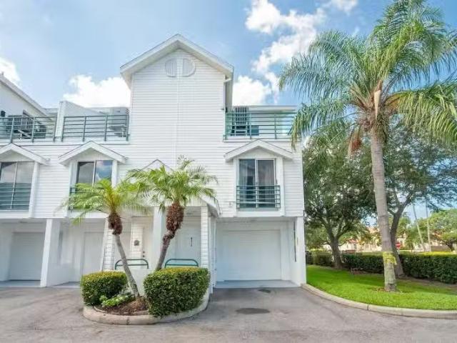 House for rent in Largo