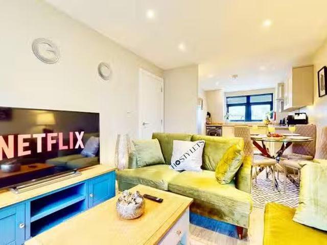 Apartment for rent in St. Marys Island, Gillingham