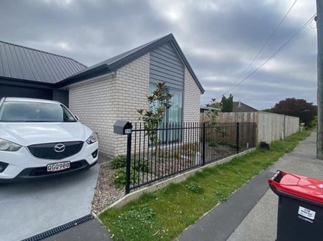Apartment for rent in Chaslands, Canterbury