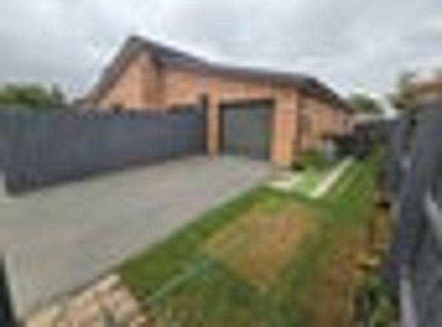 Townhouse for rent in Chaslands, Canterbury