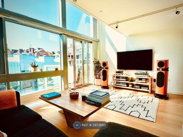 Apartment for rent in Highbury, Greater London