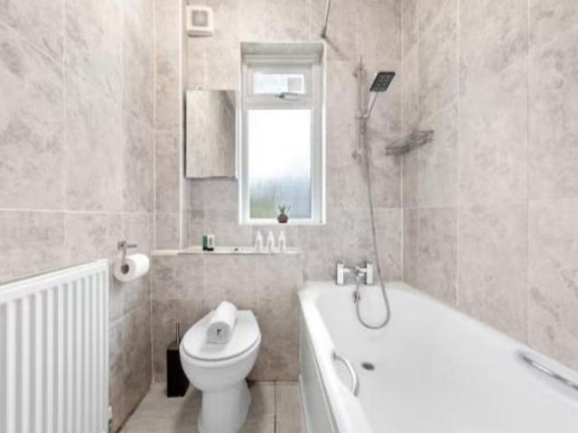Apartment for rent in Colney Hatch, Greater London