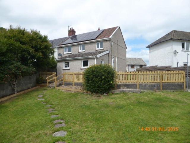 Apartment for rent in Abergwili, Wales