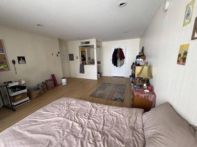 Room for rent in North Hollywood Neighborhood Council District, Canoga Park
