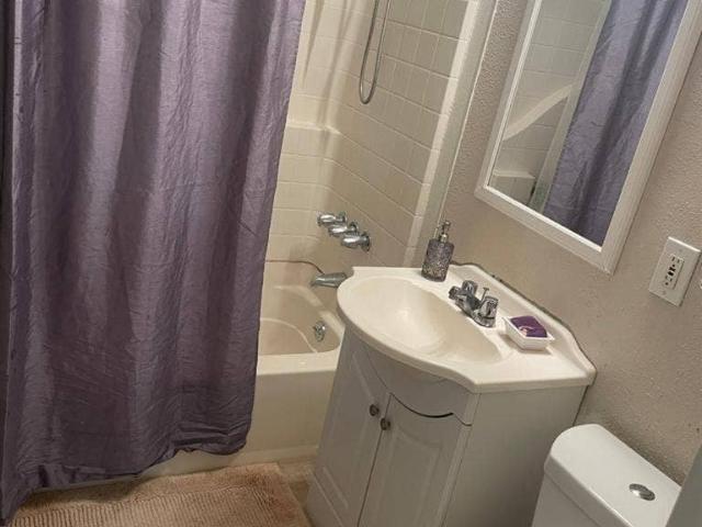 Room for rent in Midway City, California