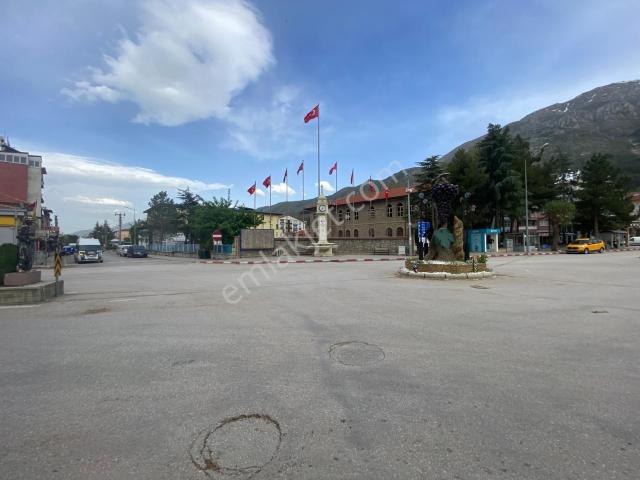 Senirkent içerisinde satılık Villa