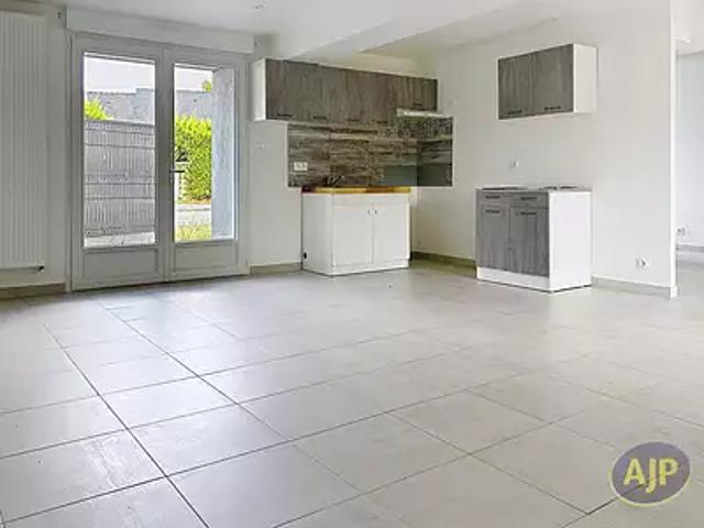 Maison location à Les Quejailles, Issé