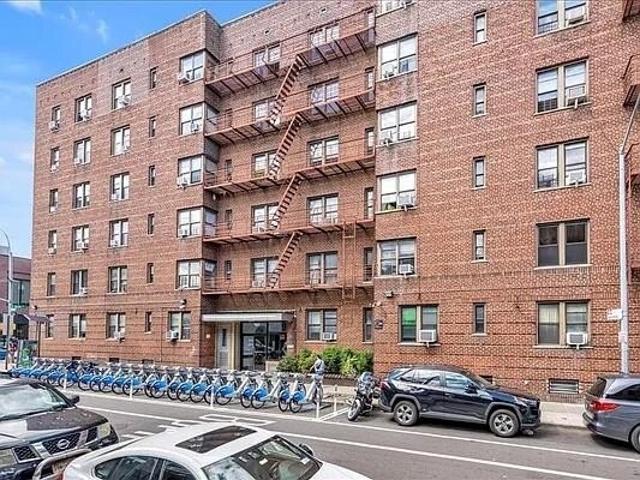Condo for sale in Elmhurst Condo for sale in Elmhurst