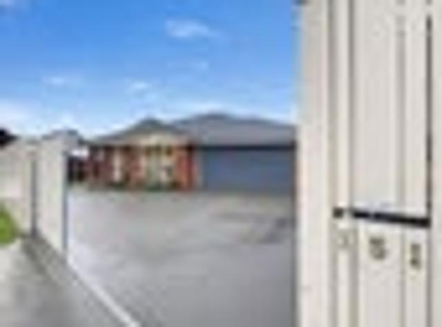 House for sale in Chaslands, Canterbury