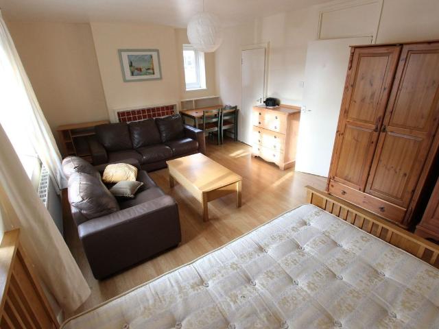 Studio for rent in West Kensington, Greater London