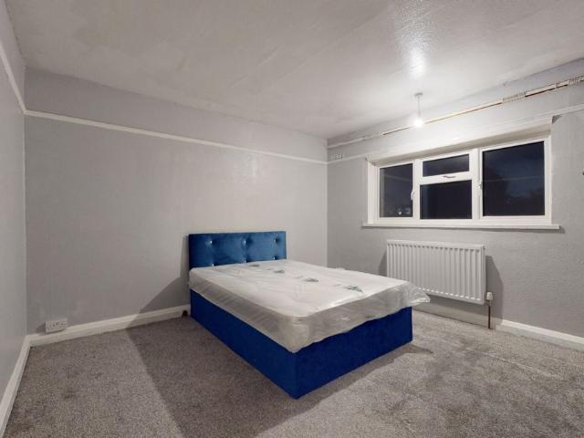 Room for rent in London Borough of Ealing, Park Royal