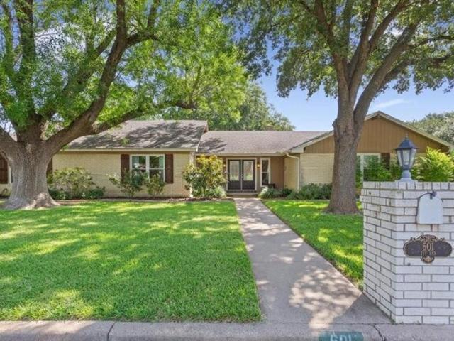 House for sale in Woodway, Texas