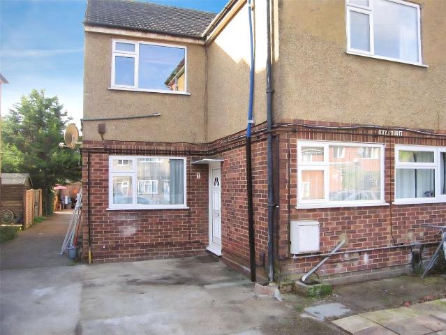 Apartment for rent in Newbury Park, Greater London