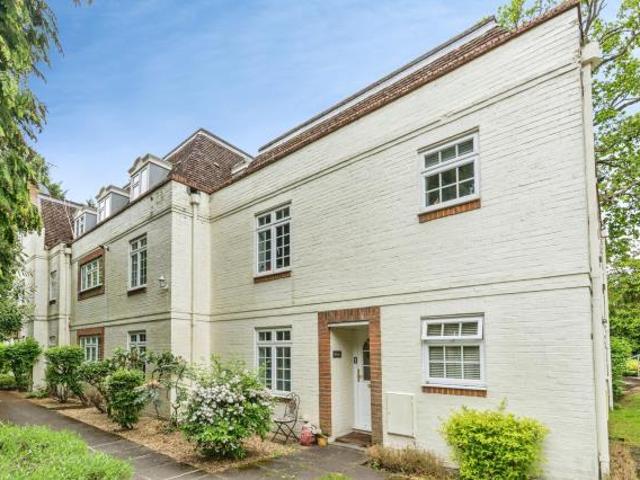 Apartment for rent in Lightwater, Surrey Heath