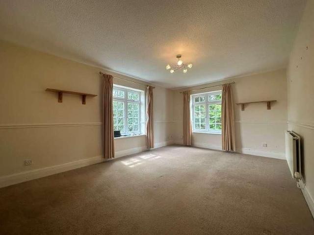 Apartment for rent in Lightwater, Surrey Heath