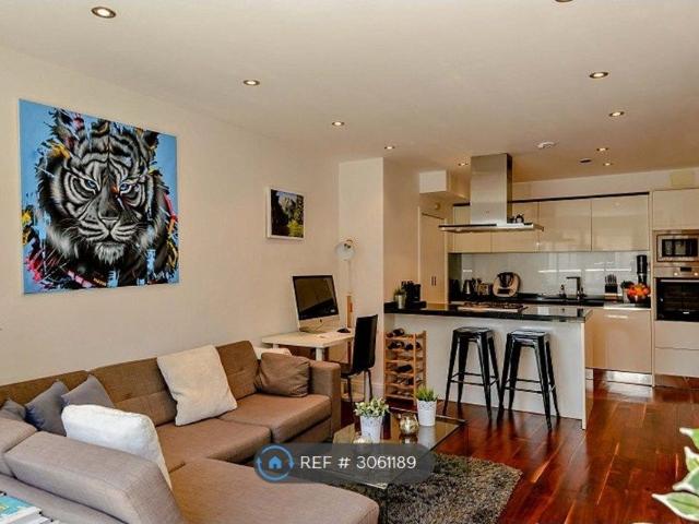 House for rent in St. George in the East, Greater London