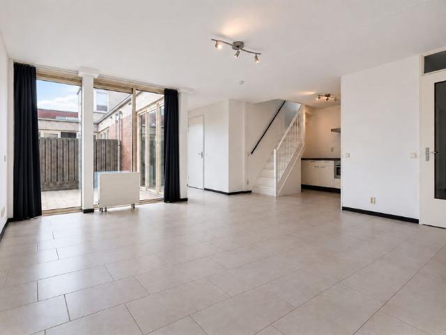 Appartement te huur in Literatuurwijk, Almere-haven