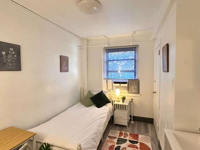 Room for rent in Arverne, New York