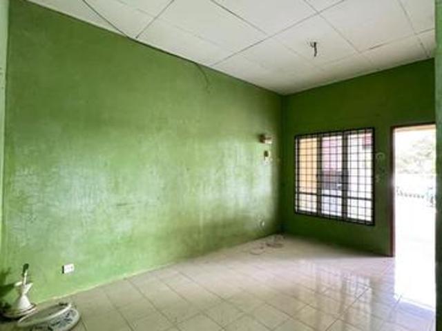 Terraced House for sale in Malaka
