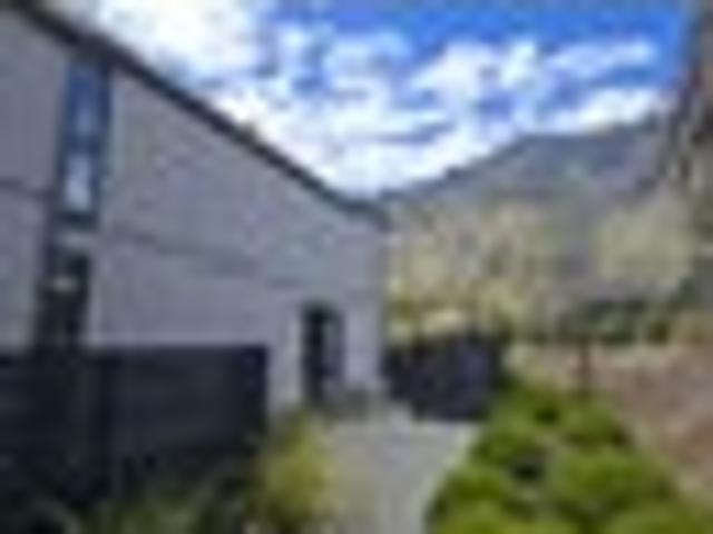 Townhouse for rent in Otakou