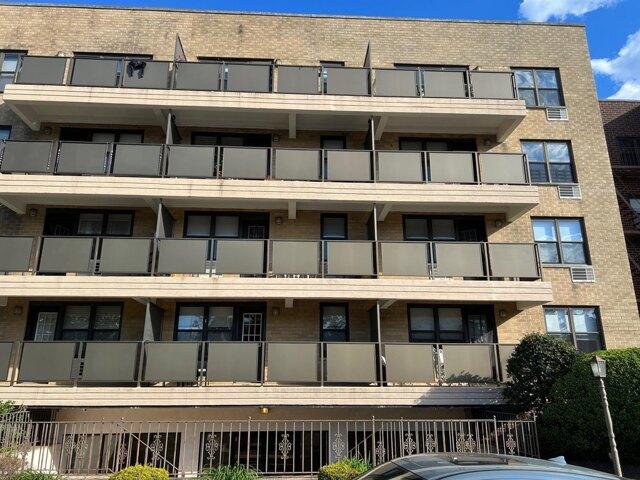 Condo for sale in Mineola