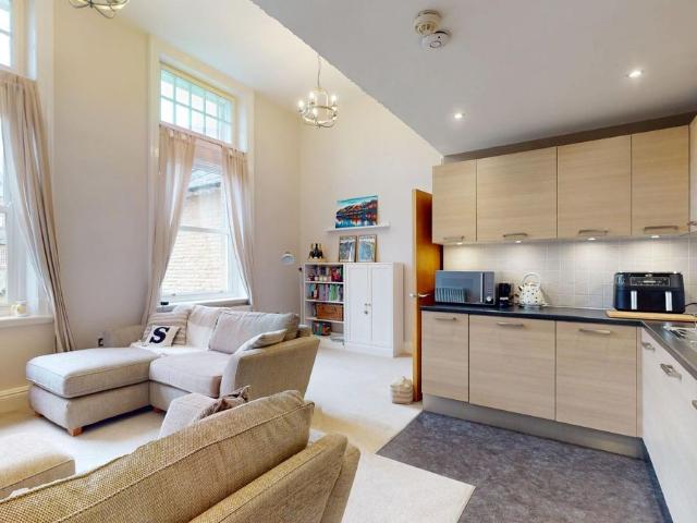Apartment for rent in Tranmere Park, West Yorkshire