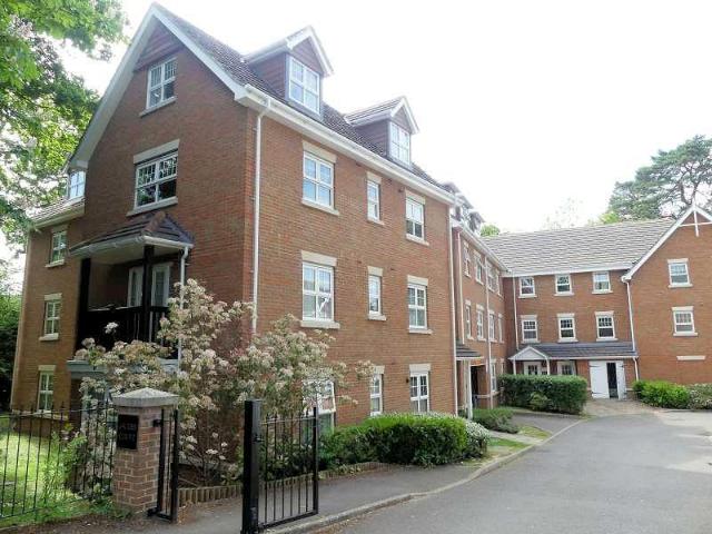 Apartment for rent in Pound Hill, Crawley