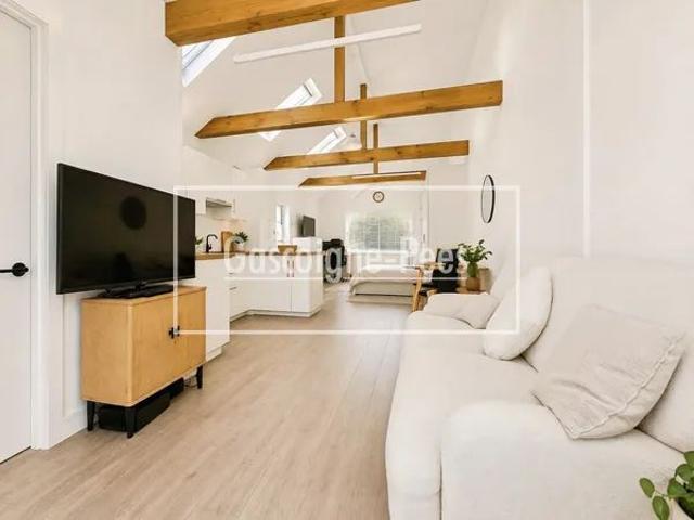 Studio for rent in Westborough, Surrey
