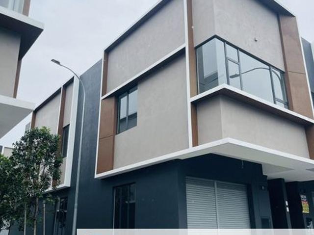 Shop for rent in Kajang, Langat