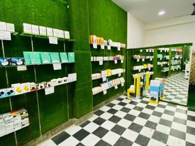 Commercial for rent in Deri
