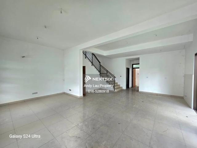 Shop for sale in Ulu Tiram, Johor