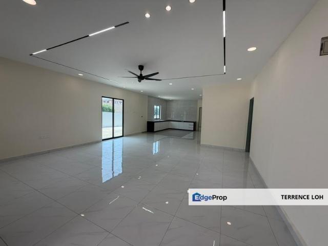 House for sale in Malaka
