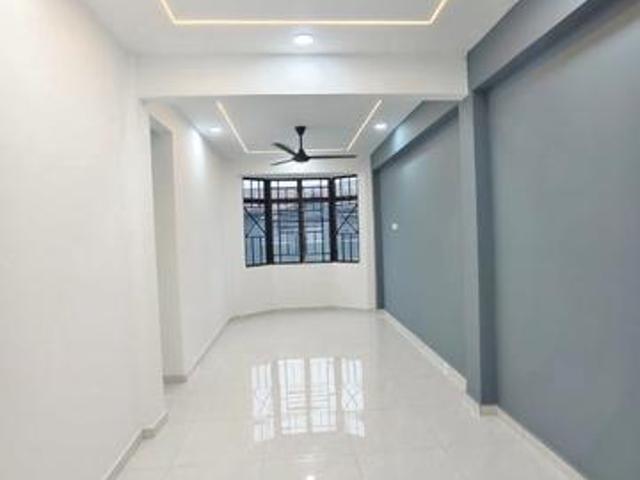 Flat for sale in Pekan Nanas, Johor