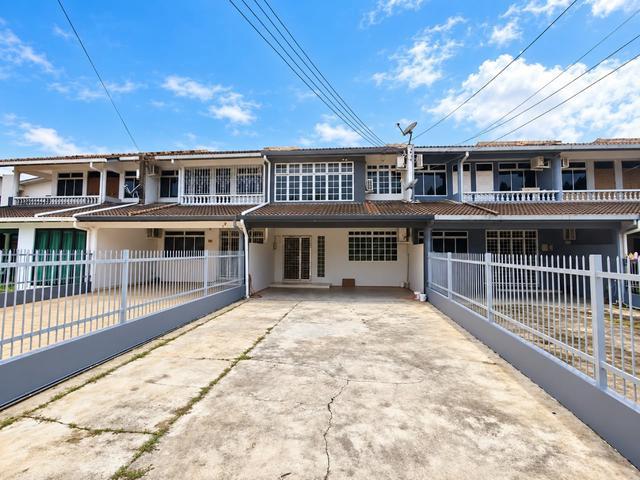 Terraced House for sale in Kuching, Bahagian Kuching