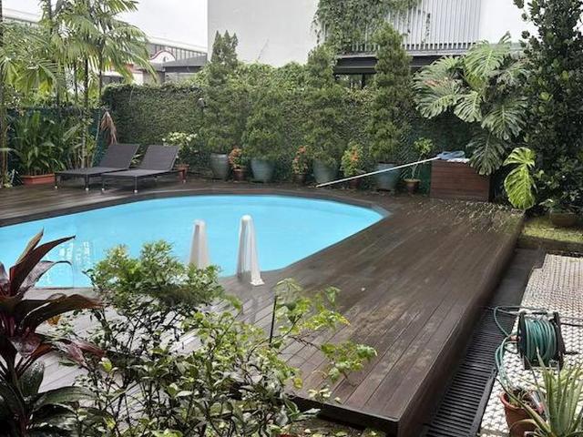 Detached House for sale in Holland