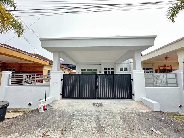 Residential House for sale in Batu Pahat, Johor