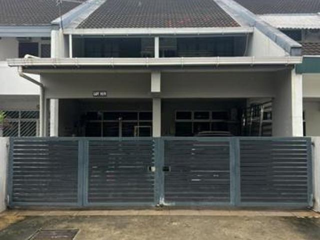 Terraced House for sale in Kuching, Bahagian Kuching