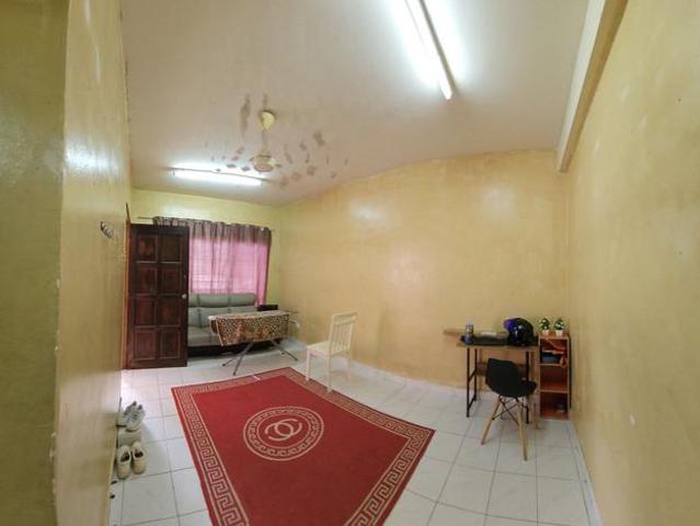 Terraced House for sale in Malaka