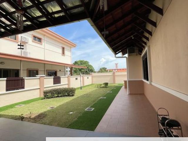 House for sale in Malaka
