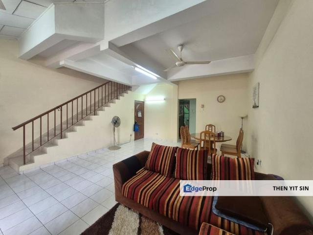 House for sale in Malaka